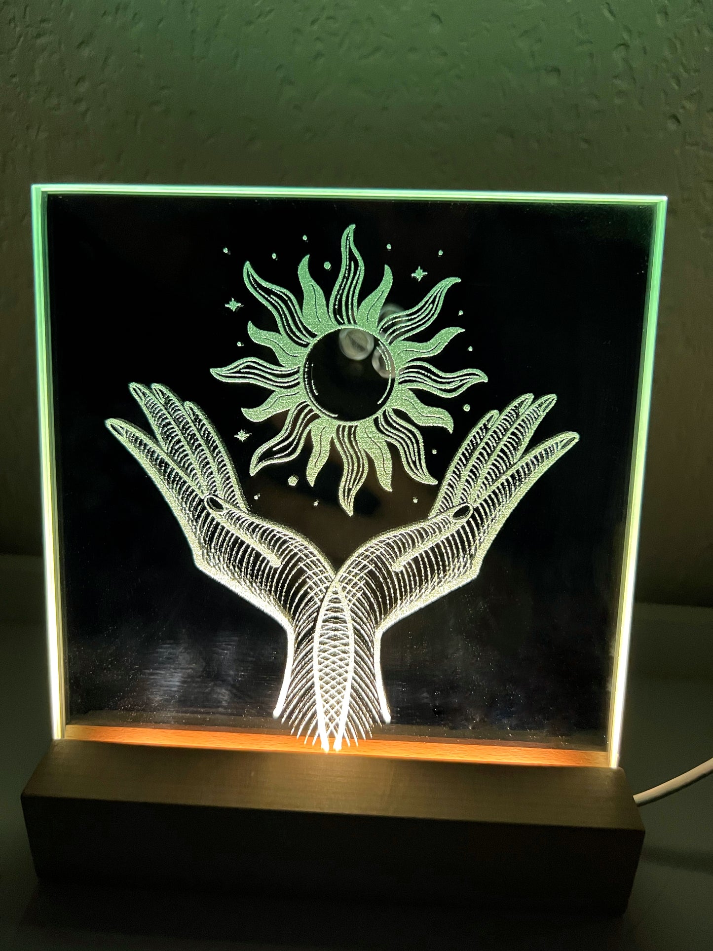 LED Holzsockel mit personalisierter Spiegelfliese